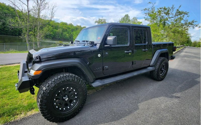 Righteous Rides car rental in Harrison - black Jeep rental 