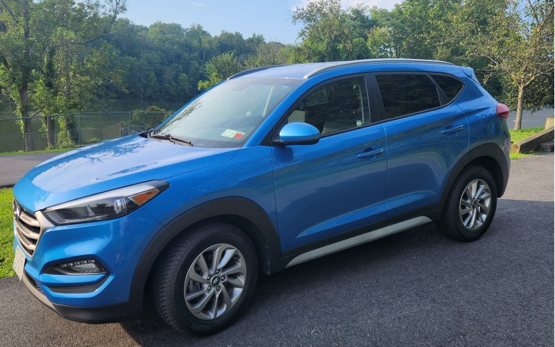 Righteous Rides car rental in Harrison - blue Hyundai Tucson